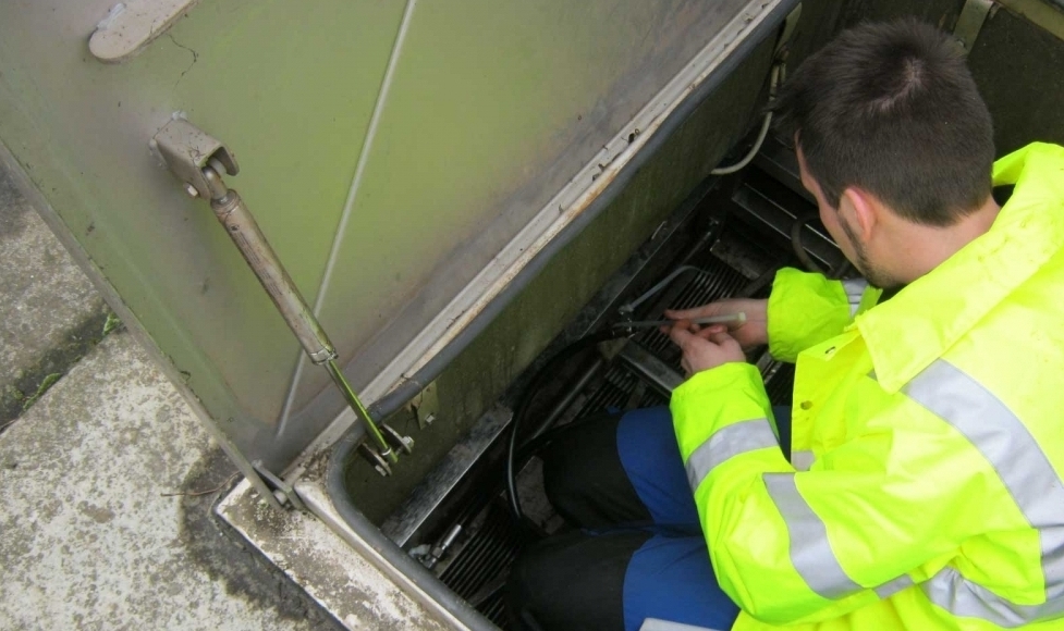 Our service personnel repairs systems from other manufacturers as well. Our service personnel repairs systems from other manufacturers as well.