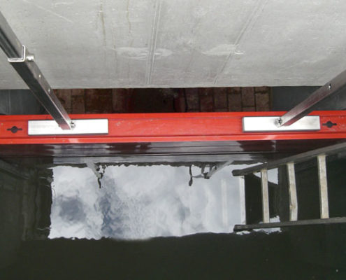 HydroBeam Kanalabsicherung-verspannt von oben verspannt