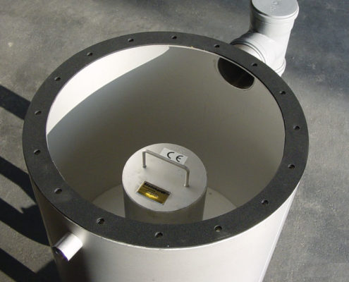 HydroFlush mit V2A-Spülbehälter für die Hausinstallation