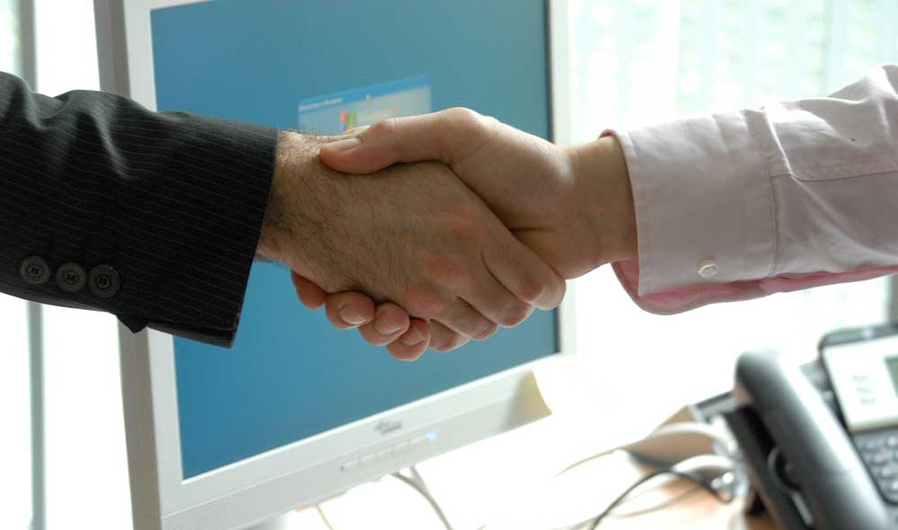 handshake-440959_1920